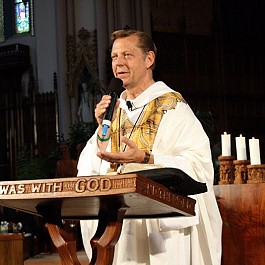 Portrait of Rev Pfleger preaching at St. Sabina 800px by 534px